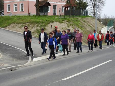 Pohod po novozgrajenih pločnikih 32